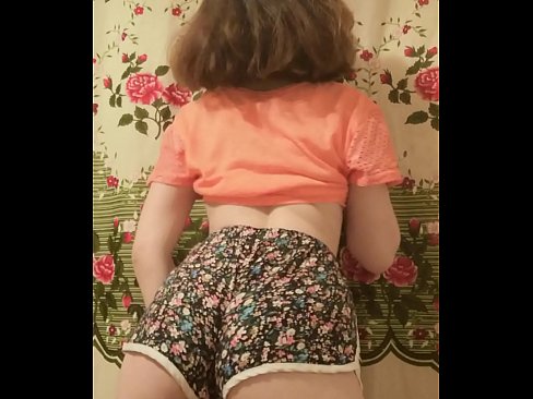 ❤️ Sexy junges Babe zieht ihre Shorts vor der Kamera aus ️ Porno bei de.rex-porn-com.ru